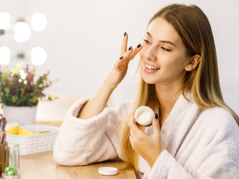 4 Απλά βήματα για νεανικό δέρμα